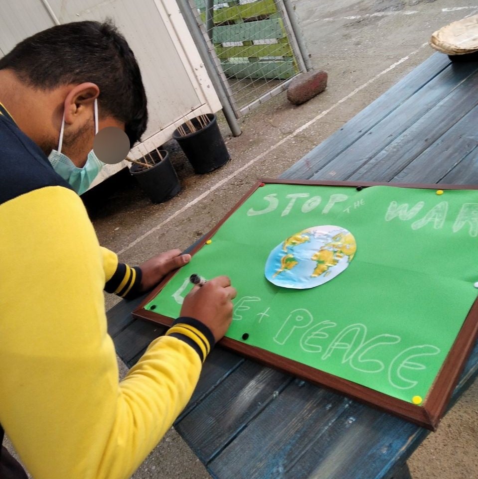 Σταματήστε τον Πόλεμο. Αγάπη και Ειρήνη.